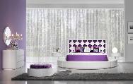 Quarto cama mesas de cabeeira cmoda puff tapete