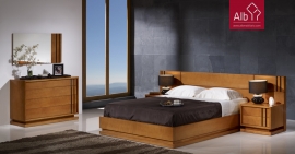 Dormitorio diseño compuesto por cabecero y dos mesitas. Sinfonier, canapé y espejo